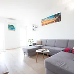 Ines With Balcony And View 아파트 자다르