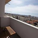 Ines With Balcony And View 公寓 扎达尔