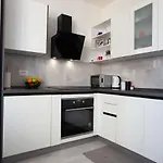 Ines With Balcony And View * 자다르