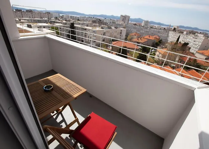 Ines With Balcony And View Apartment