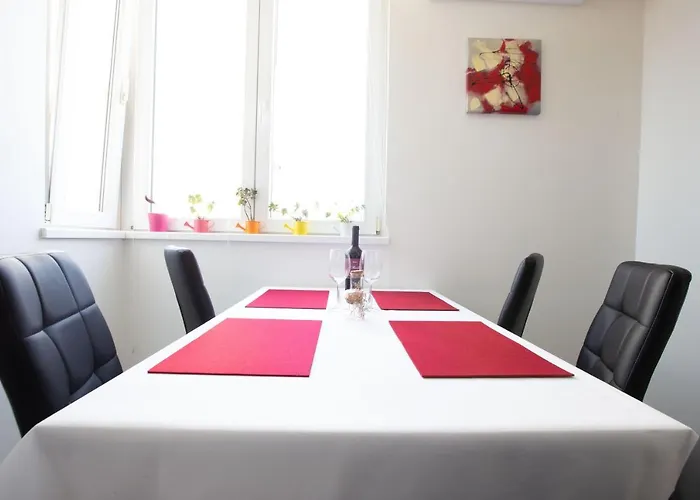 Ines With Balcony And View Apartment *